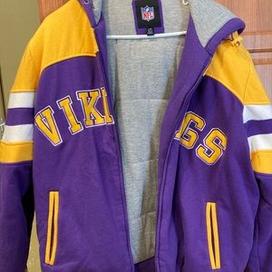 Men’s NFL lined, zip up hoodie. Size Large